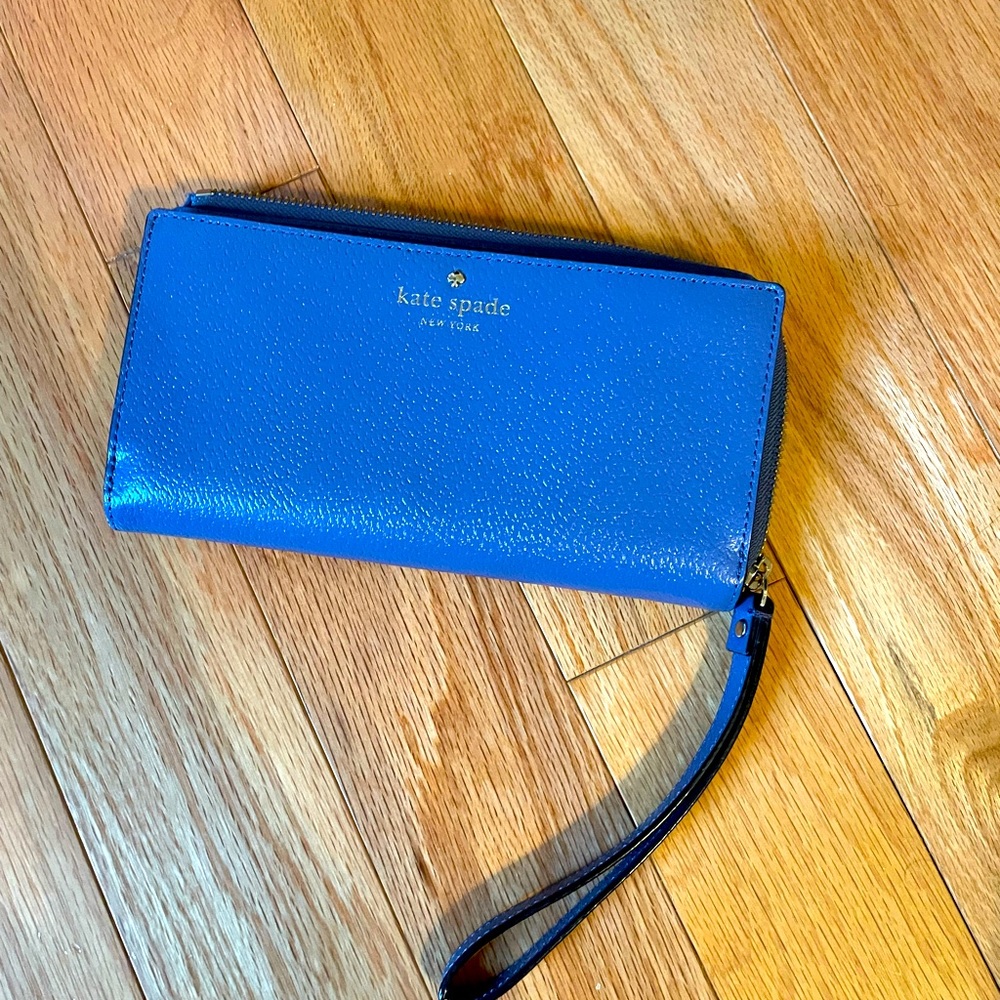 Kate Spade wristlet wallet